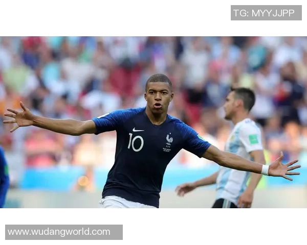 法国足球队2号球星闪耀赛场 他是球队进攻防守的关键人物