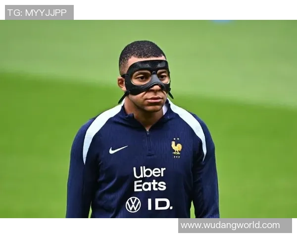 足球场球星佩戴面具的多重意义与影响解析