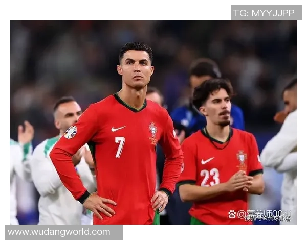 足球巨星怒踢球童事件引发广泛争议体育精神与职业操守再受拷问