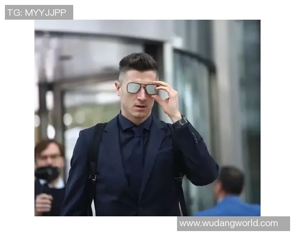 足球球星短裤穿搭大揭秘 谁才是真正的时尚先锋 足球球星短裤穿搭大揭秘 谁才是真正的时尚先锋