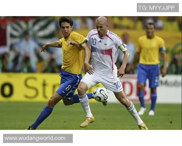 退役球星重返赛场踢五人制足球 展现不老传奇与激情对决